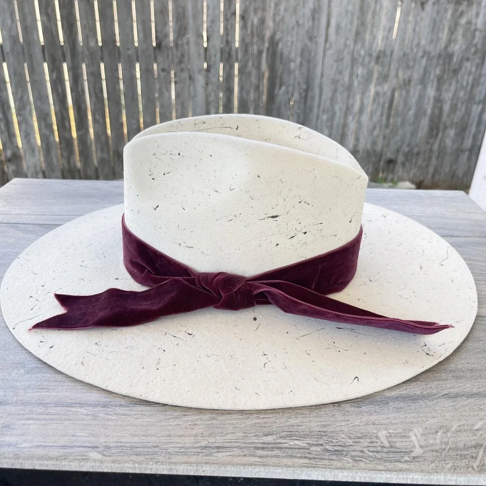Rockin C Jaelyn Hat Women White Maroon Medium Velvet Band Cowgirl Fitted Western